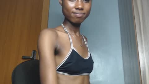 Snapshot of coco_petitqueen chatting on 7, 1, 2025 coco_petitqueen online show from 7, 1, 2025