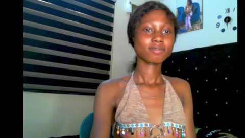 Snapshot of coco_petitqueen chatting on 19, 1, 2025 coco_petitqueen online show from 19, 1, 2025