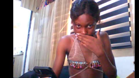 Snapshot of coco_petitqueen chatting on 19, 1, 2025 coco_petitqueen online show from 19, 1, 2025