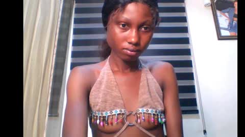 Snapshot of coco_petitqueen chatting on 22, 1, 2025 coco_petitqueen online show from 22, 1, 2025