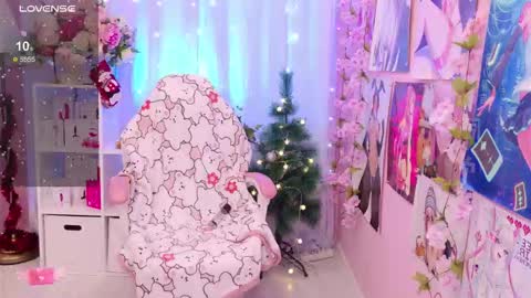 Snapshot of coconut_mia chatting on 5, 12, 2025 Mia online show from 5, 12, 2025