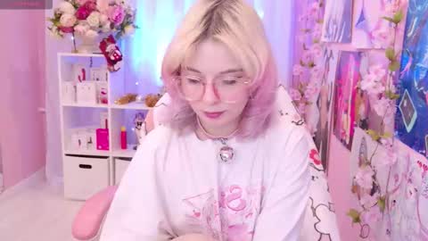 Snapshot of coconut_mia chatting on 19, 12, 2025 Mia online show from 19, 12, 2025