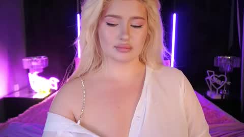Snapshot of cocosecretss chatting on 6, 3, 2025 onlyfans amyleyy online show from 6, 3, 2025