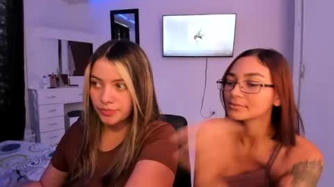 Snapshot of coffe_and_cream24 chatting on 18, 6, 2026 Asia y Samanta online show from 18, 6, 2026
