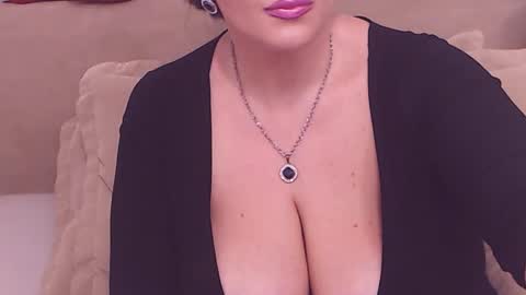 Snapshot of college_dream_bbw chatting on 5, 1, 2025 Maddison online show from 5, 1, 2025