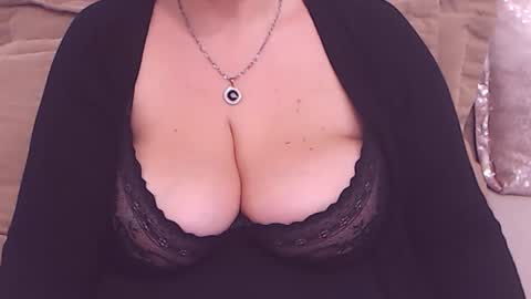 Snapshot of college_dream_bbw chatting on 5, 1, 2025 Maddison online show from 5, 1, 2025