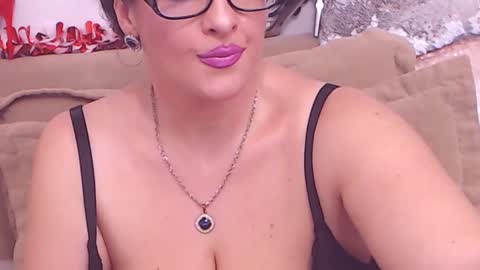 Snapshot of college_dream_bbw chatting on 5, 1, 2025 Maddison online show from 5, 1, 2025
