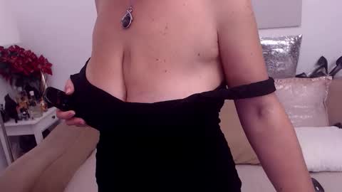 Snapshot of college_dream_bbw chatting on 19, 10, 2025 Maddison online show from 19, 10, 2025