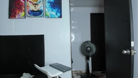 college_muscle_ass online show from 9, 12, 2024