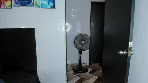 college_muscle_ass online show from 19, 1, 2025