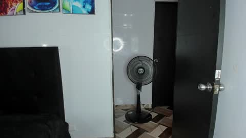 college_muscle_ass online show from 29, 1, 2025