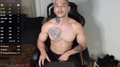 Snapshot of colombianmuscle8 chatting on 10, 2, 2025 colombianmuscle8 online show from 10, 2, 2025