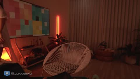 Snapshot of colouristic chatting on 22, 9, 2025 Laura online show from 22, 9, 2025