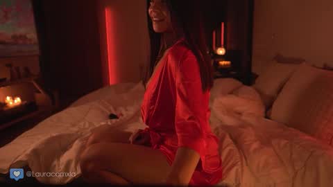 Snapshot of colouristic chatting on 22, 10, 2025 Laura online show from 22, 10, 2025