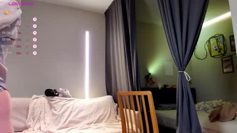 Snapshot of come_in_bed chatting on 14, 12, 2025 Audrey online show from 14, 12, 2025