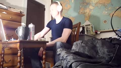 Snapshot of comecontrol chatting on 4, 3, 2025 comecontrol online show from 4, 3, 2025