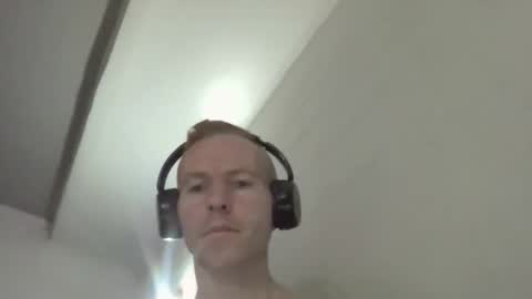 Snapshot of comecontrol chatting on 19, 10, 2025 comecontrol online show from 19, 10, 2025