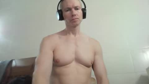 Snapshot of comecontrol chatting on 29, 10, 2025 comecontrol online show from 29, 10, 2025