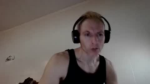 Snapshot of comecontrol chatting on 20, 12, 2025 comecontrol online show from 20, 12, 2025