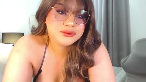 Snapshot of commanderroxyx chatting on 28, 1, 2025 Roxy online show from 28, 1, 2025