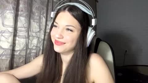 Bella  online show from 15, 10, 2025