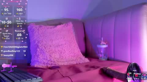 Snapshot of connie_cherxx chatting on 16, 12, 2025 Connie online show from 16, 12, 2025