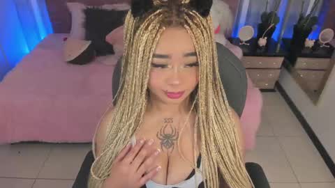 Snapshot of conny_curly chatting on 2, 10, 2025 Conny online show from 2, 10, 2025