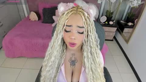 Snapshot of conny_curly chatting on 18, 12, 2025 Conny online show from 18, 12, 2025