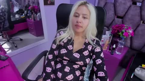 Snapshot of constansblonde chatting on 10, 12, 2024 Constans online show from 10, 12, 2024