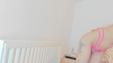 Snapshot of coquette_petite chatting on 17, 12, 2025 coquette_petite online show from 17, 12, 2025