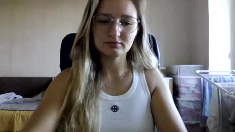 cora_fora online show from 12, 9, 2025