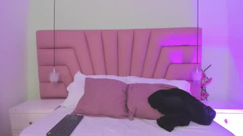 Carol Jhones  online show from 14, 12, 2025