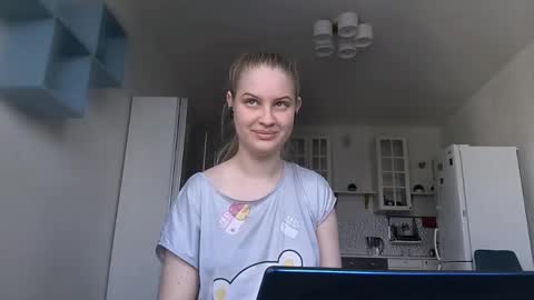 Snapshot of coraliehemmeter chatting on 19, 10, 2025 Emma online show from 19, 10, 2025