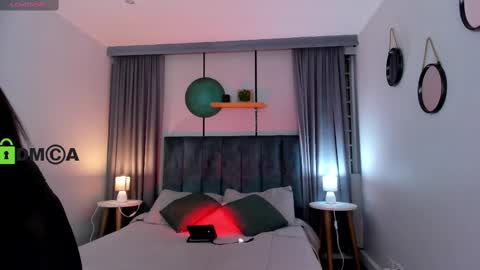 Coral Stefani online show from 6, 10, 2025