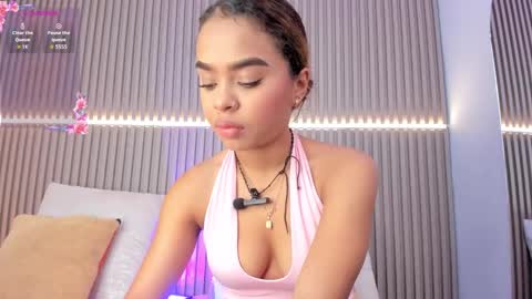 coralineross_ online show from 12, 9, 2025