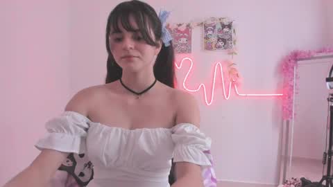 Coraline uwu     Bienvenidos al dulce mundo de Coraline    Hola amores soy Coraline  Una chica  tierna juguetona online show from 3, 5, 2026