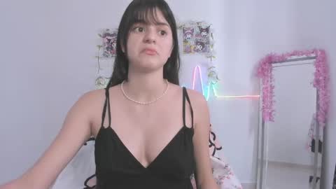 Coraline uwu     Bienvenidos al dulce mundo de Coraline    Hola amores soy Coraline  Una chica  tierna juguetona online show from 5, 5, 2026