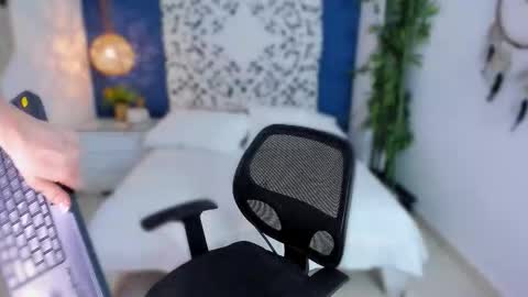 Snapshot of coralquinn chatting on 21, 10, 2025 online show from 21, 10, 2025