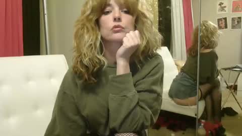 CorinneBijou online show from 5, 3, 2025