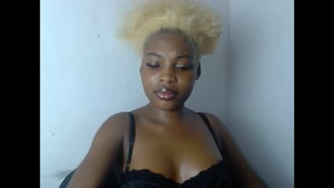 Snapshot of cornxcunt chatting on 2, 11, 2025 cornxcunt online show from 2, 11, 2025