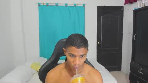 Snapshot of corzoethan chatting on 28, 9, 2025 Ethan  online show from 28, 9, 2025