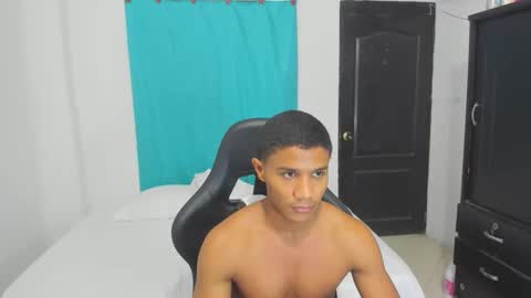 Snapshot of corzoethan chatting on 18, 10, 2025 Ethan  online show from 18, 10, 2025