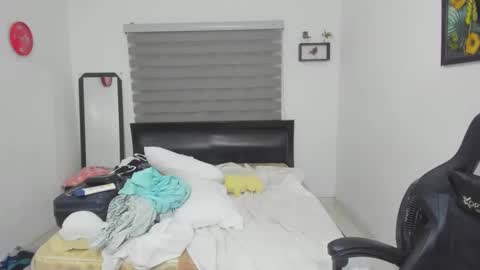 Snapshot of corzoethan chatting on 25, 10, 2025 Ethan  online show from 25, 10, 2025