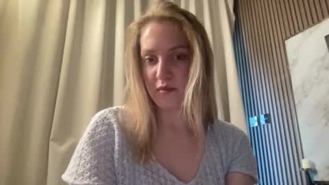 Snapshot of cosmo_blondiee chatting on 17, 9, 2025 cosmo_blondiee online show from 17, 9, 2025