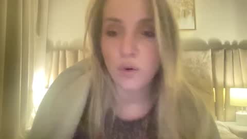 Snapshot of cosmo_blondiee chatting on 23, 9, 2025 cosmo_blondiee online show from 23, 9, 2025