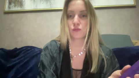Snapshot of cosmo_blondiee chatting on 26, 9, 2025 cosmo_blondiee online show from 26, 9, 2025