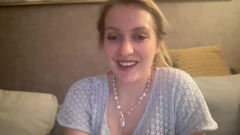 Snapshot of cosmo_blondiee chatting on 27, 9, 2025 cosmo_blondiee online show from 27, 9, 2025