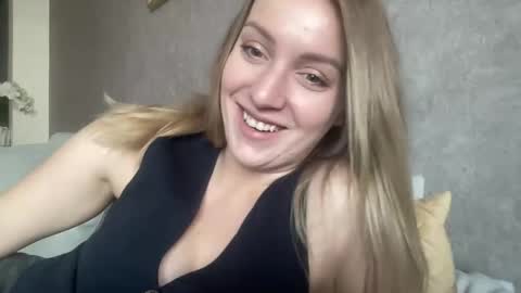 Snapshot of cosmo_blondiee chatting on 30, 9, 2025 cosmo_blondiee online show from 30, 9, 2025