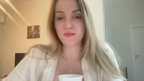 Snapshot of cosmo_blondiee chatting on 7, 1, 2026 cosmo_blondiee online show from 7, 1, 2026