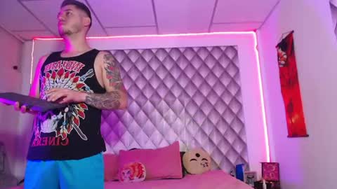 Snapshot of couplelatin17xxx chatting on 16, 6, 2026 Couplelatin online show from 16, 6, 2026